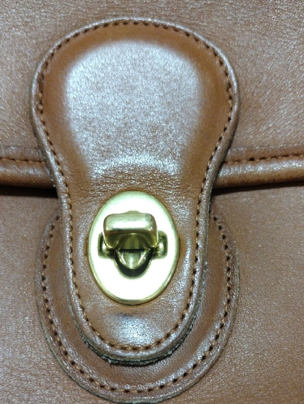 Coach Willis Bag Leather Turn-Lock Crossbody in British Tan Leather - Picture 5 of 16